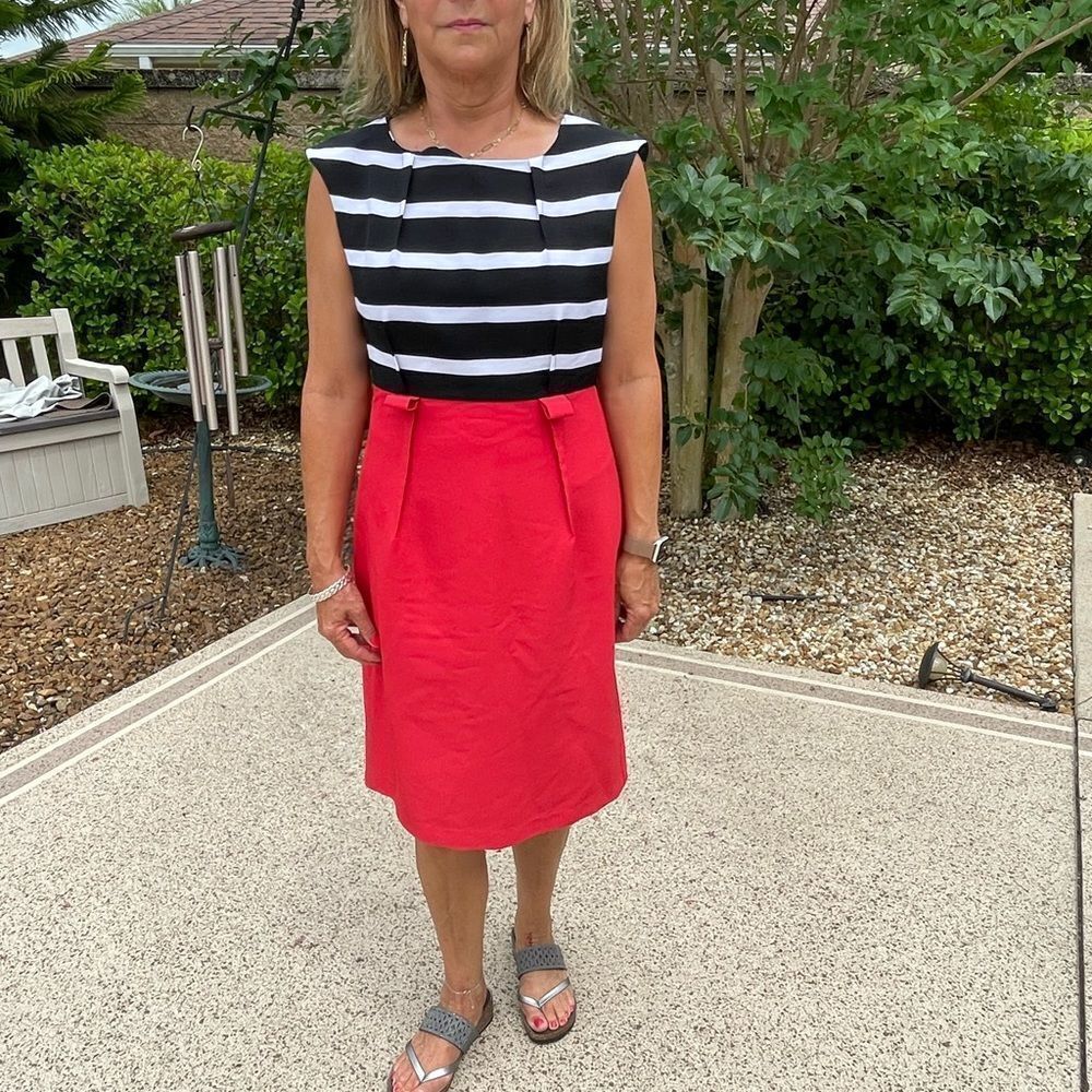 RED,āBLACKĀ ANDāWHITEāSTRIPEāSLEEVELESSāDRESSā - Picture 1 of 8